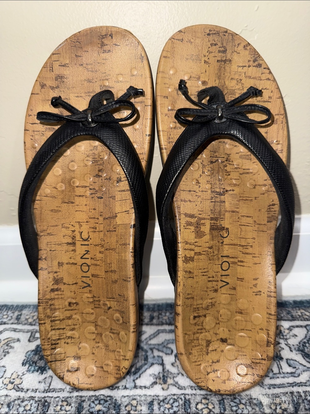Vionic Black Bow Thong Sandals Cork Print Footbed Women’s Size‎ 9 Estimated